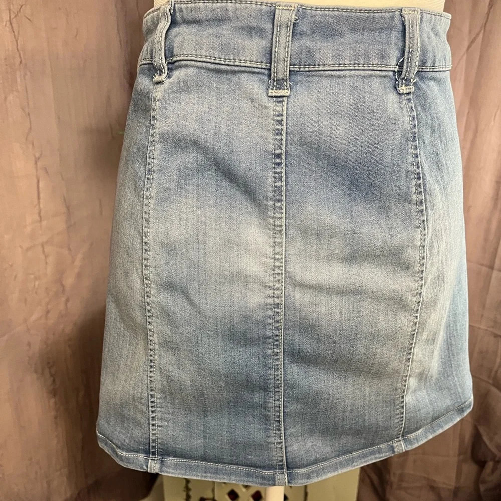 Celebrity Pink Mini Skirt. Light denim, Size 3/26 - Picture 3 of 4